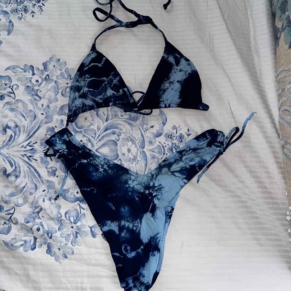 Frankie's Bikinis x Sofia Richie Bikini - Picture 4 of 6